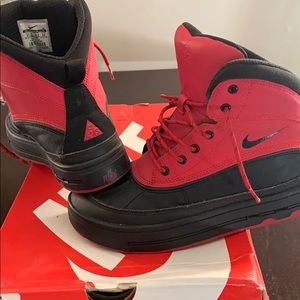 Boys Nike boots